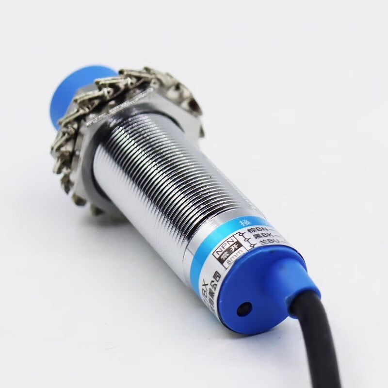 Xinkaichen LJ18A3-8-Z/BX DC three-wire NPN normally open DC 6-36V proximity switch M18 sensor LJ18A3-8-Z/BY DC three-wire PNP normally open