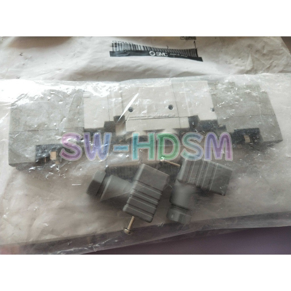1PCS for SMC SY5220-5DD-01 Solenoid Valves Freight Free