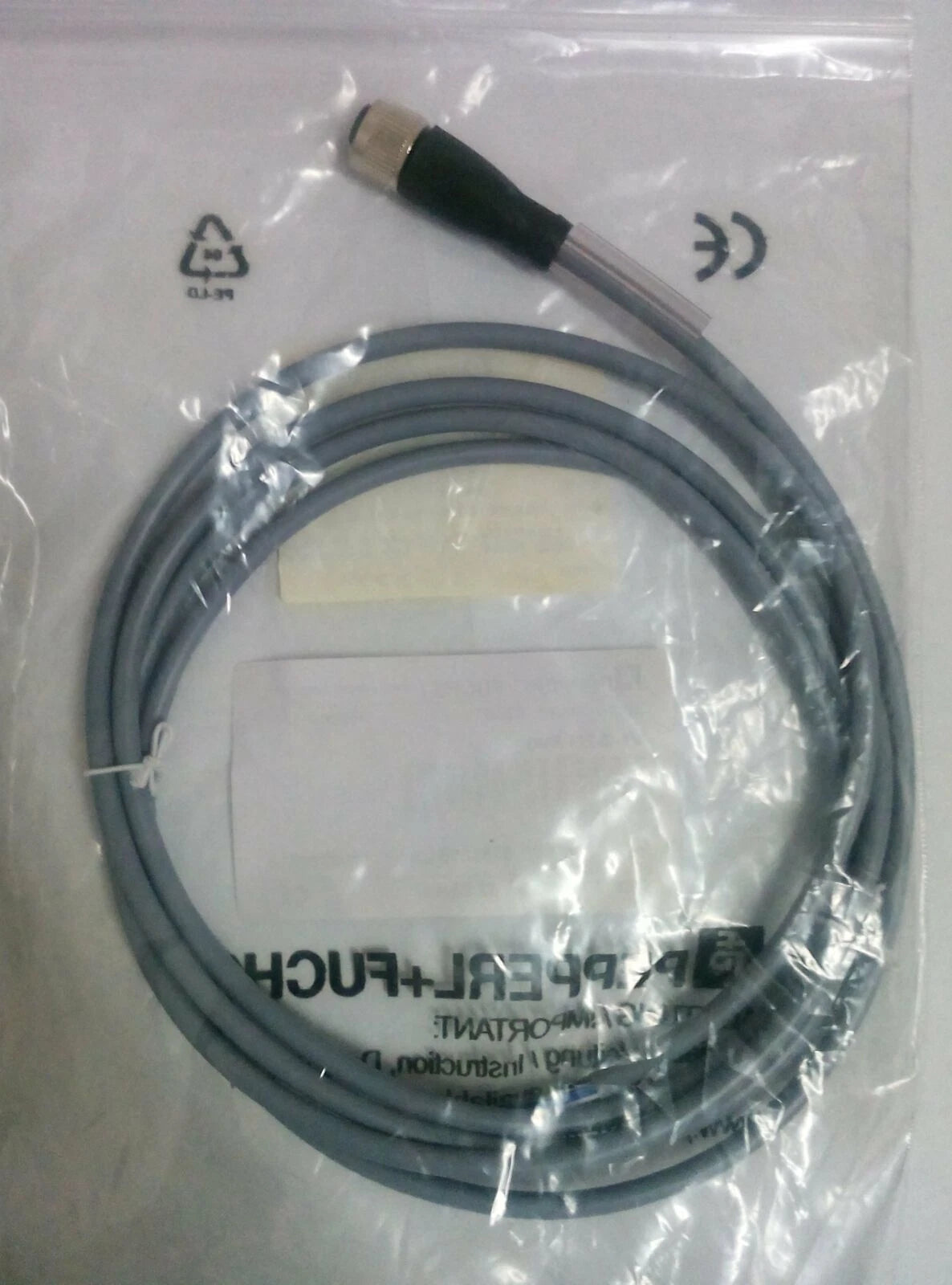 V1-G-2M-PVC For PEPPERL+FUCHS FEMALE CONNECTOR CORDSET Free Shipping #P