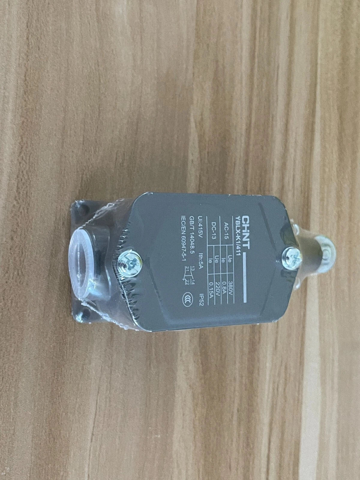 1PCS CHINT YBLX-K1/411 Travel switch Free shipping #P