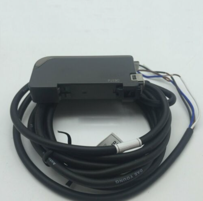 1PCS AUTONICS Fibre Optical Sensors BF4RP