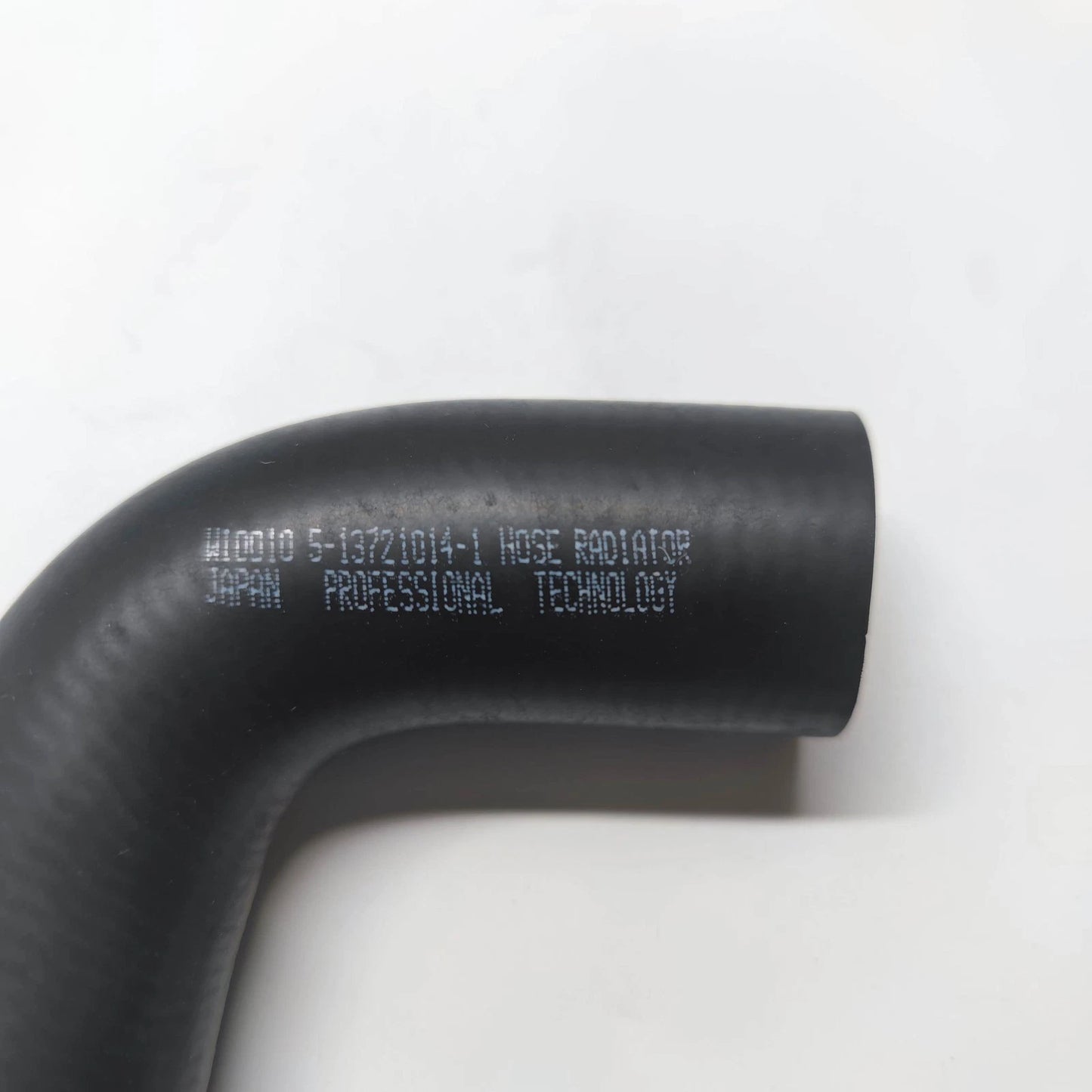 1PCS fit for Engine 6BD1 Water pump hose By-pass hose 5-13721014-1