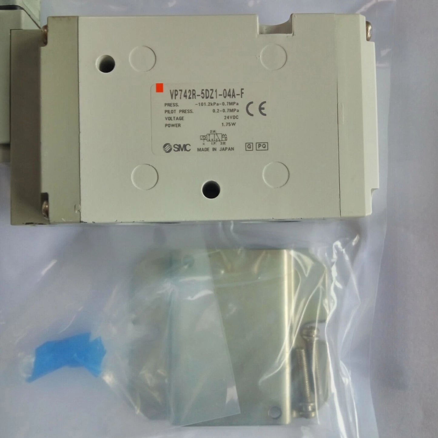 1pcs SMC VP742R-5DZ1-04A-F solenoid valve Quality assurance #P