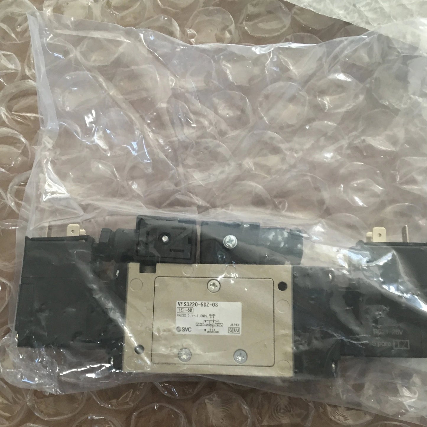 one SMC VFS3220-5DZ-03 solenoid valve Free shipping #P