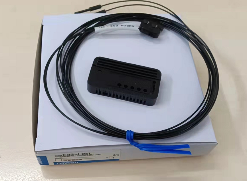 1pcs Omron E32-L25L Fiber Optic Sensors