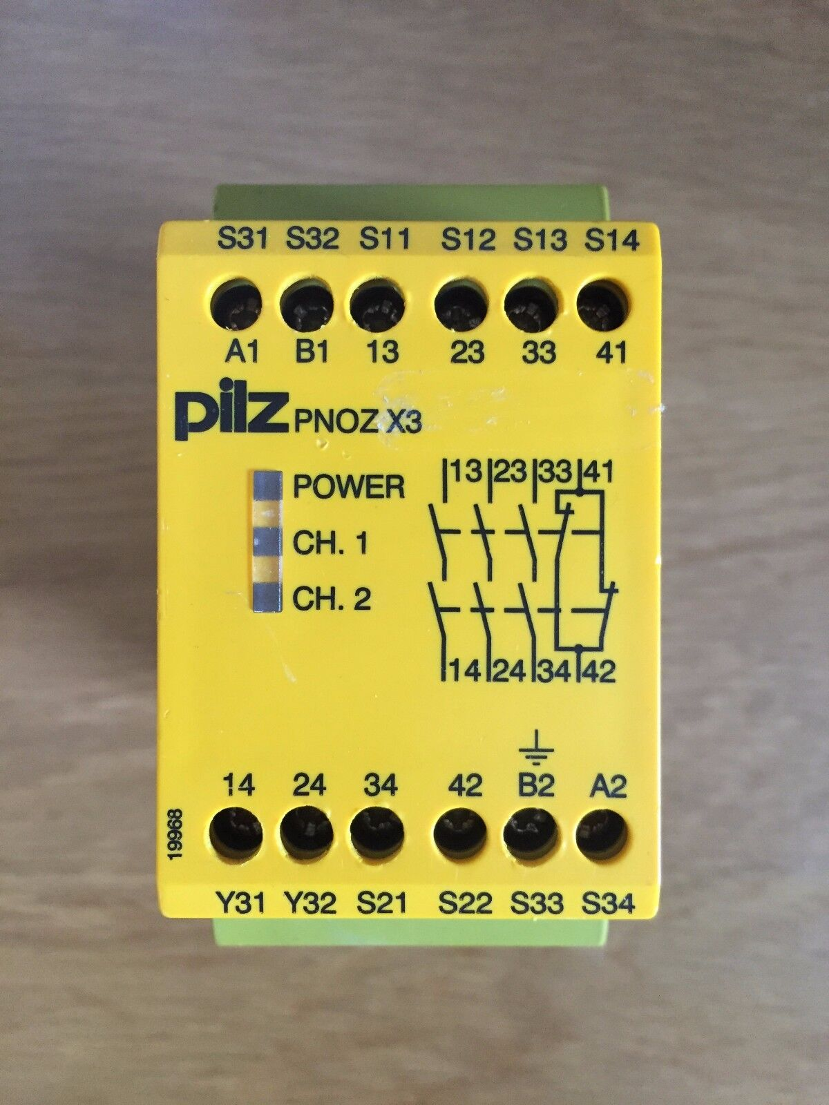 1pcs PILZ PNOZ Series Safety Relay PNOZ X3 230VAC 24VDC 3n/o 1n/c 1so