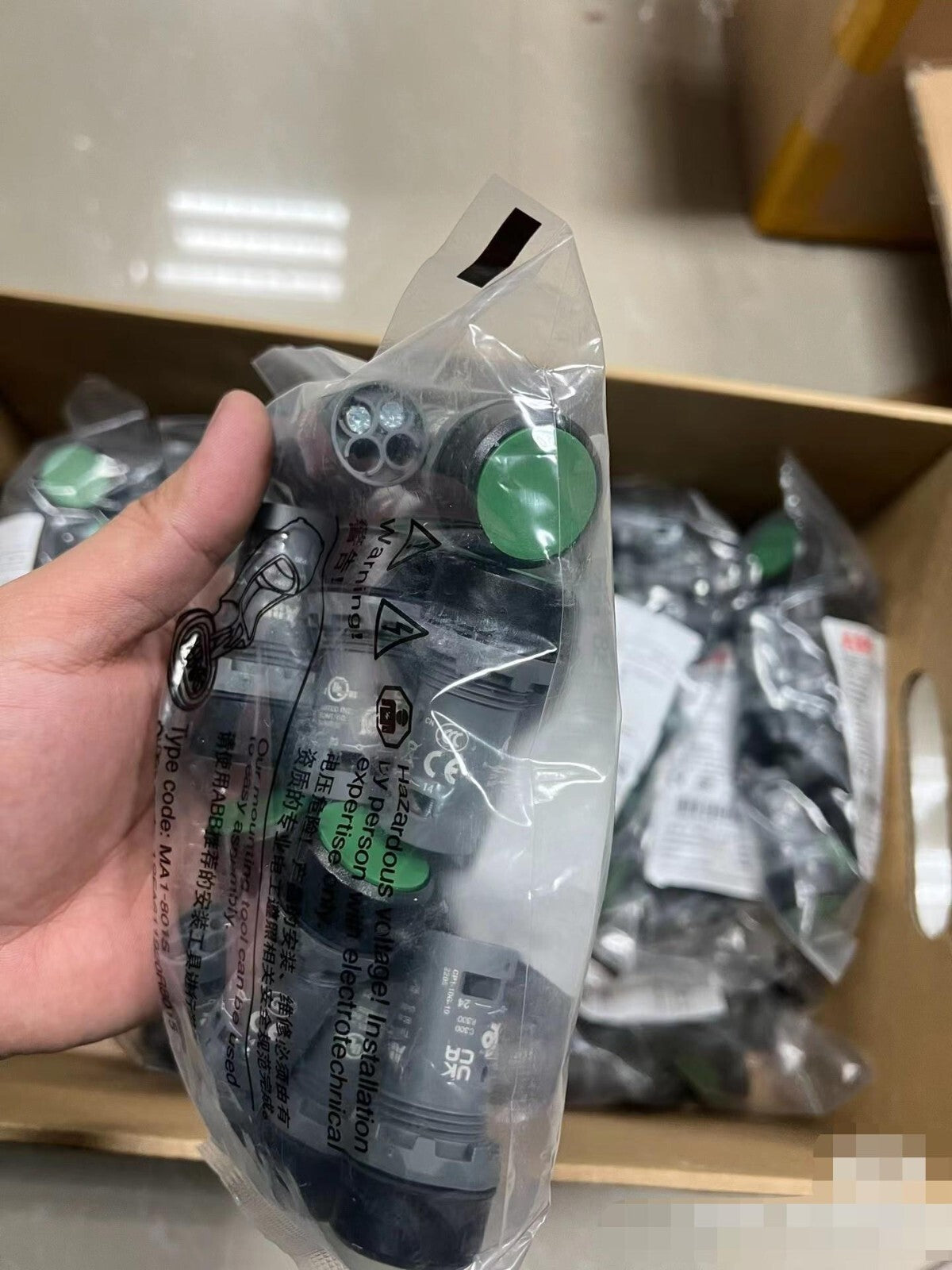 10PCS (1bag) CP1-10G-10 1SFA619100R1012 Compact Pushbutton Green