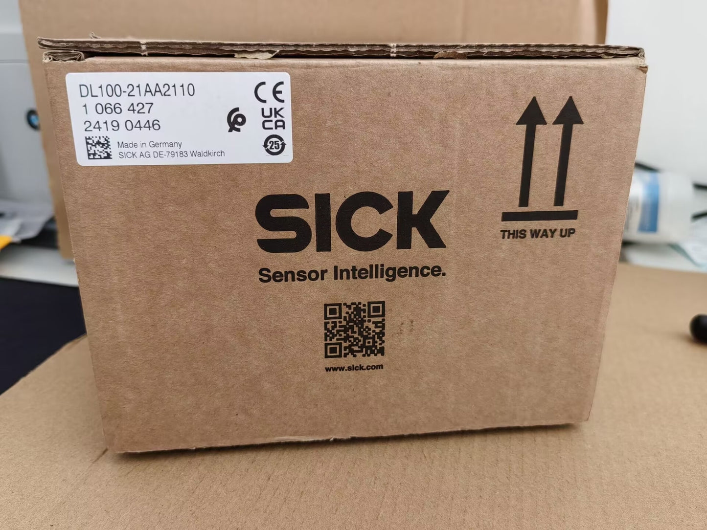 1/Piece DL100-21AA2110 1066427 SICK Laser Distance Measuring Sensor