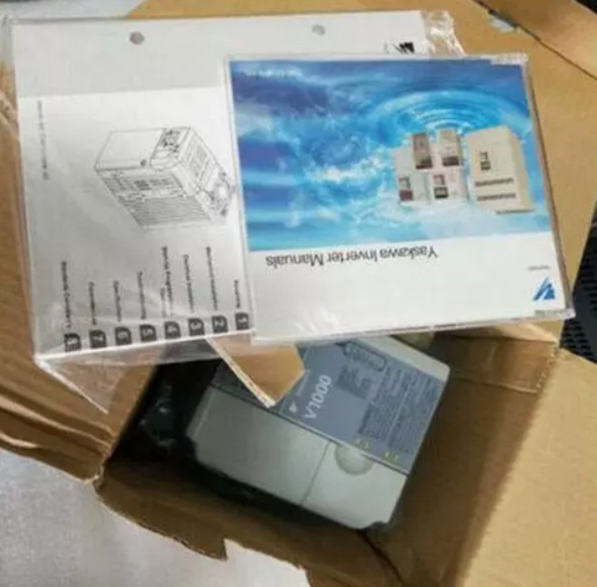 1PC Yaskawa Inverter V1000 3.0KW/2.2KW CIMR-VT2A0012BAA