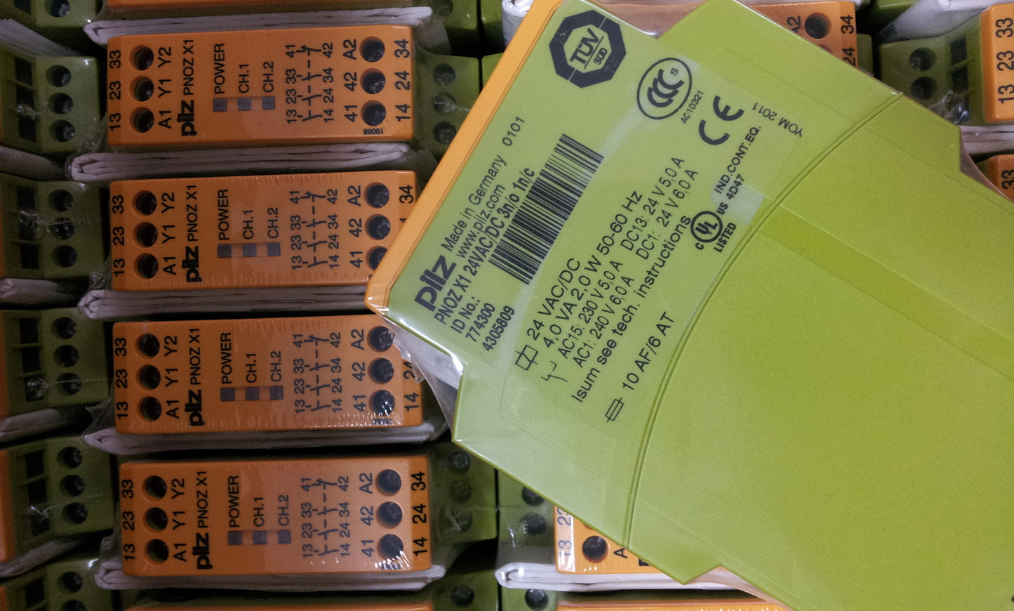 1pcs 774300 PILZ PNOZ X1 24VDC 3n/o 1n/c