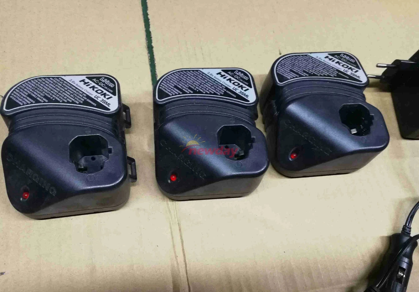 1PC Hitachi UC3SML 3.6V Battery charger 220v input