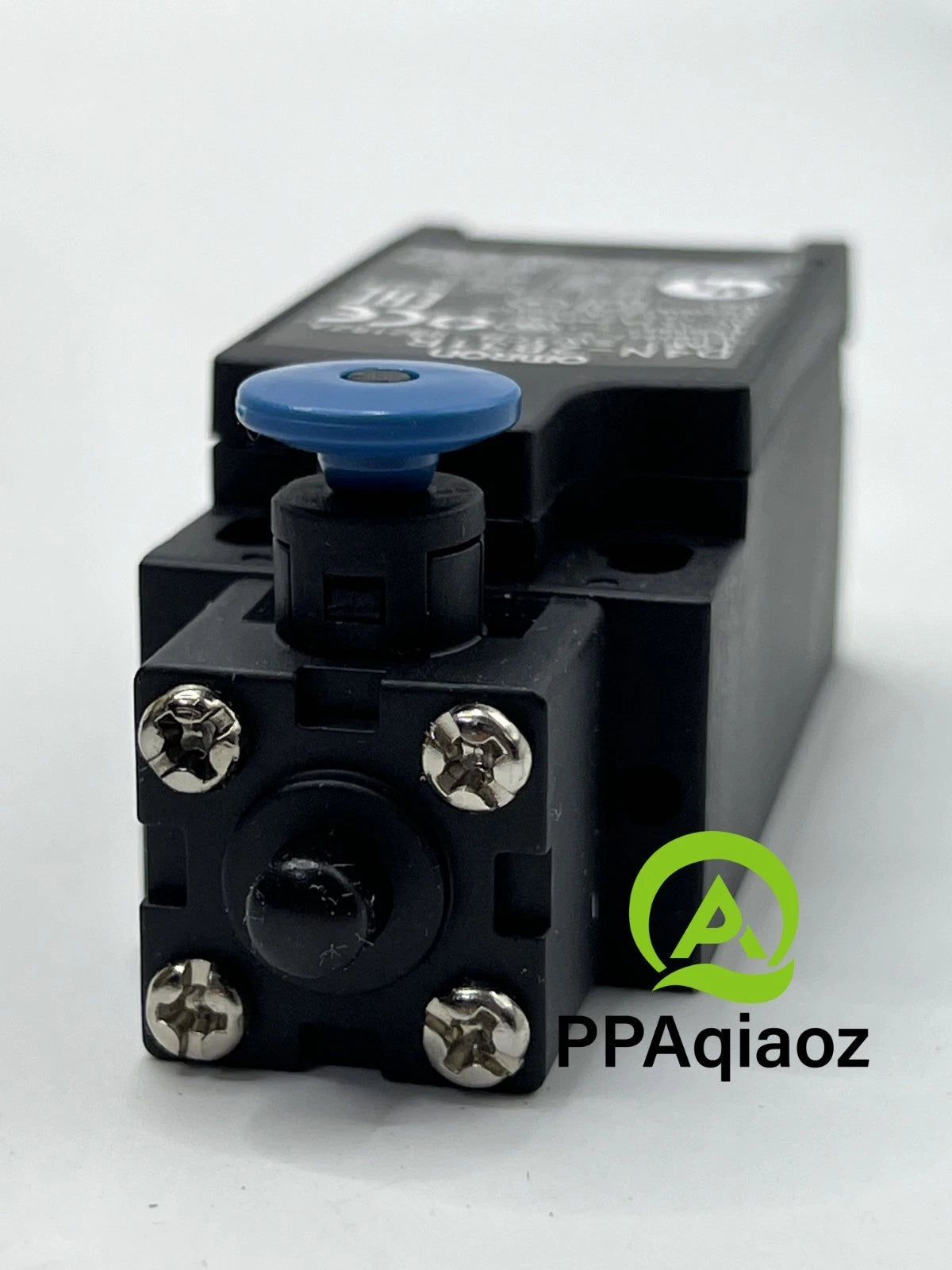 1PCS OMRON limit switch D4N-2B31R Fast Shipping