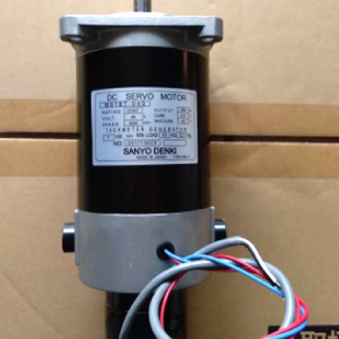 1PCS SANYO DENKI M818T-040 Servo Motor