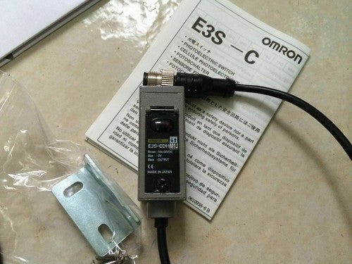 OMRON photoelectric sensor E3S-CD11-M1J 1 year warranty E3SCD11M1J