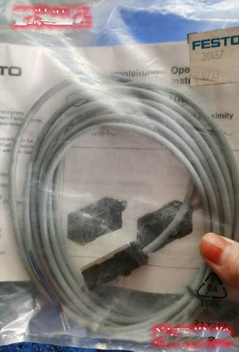 1 pcs FESTO SMEO-1-B 30457 Magnetic switch Proximity switch