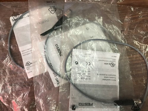 1 pcs FESTO SMT-10F-PS-24V-K0,-3L-M8D 525916