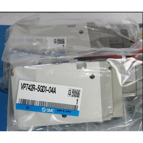 ONE SMC VP742R-5GD1-04A solenoid valve Free shipping