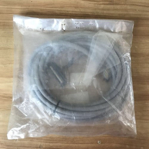 1PC OMRON XW2Z-500B XW2Z-500B CABLE 5M free shipping