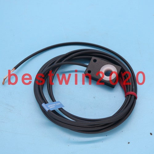 one keyence TH-305 magnetic ring proximity sens