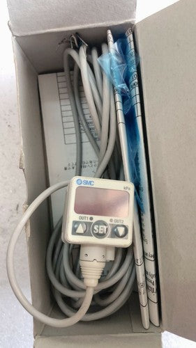 1 pcs SMC ZSE40-01-22L Digital pressure gauge Digital pressure switch