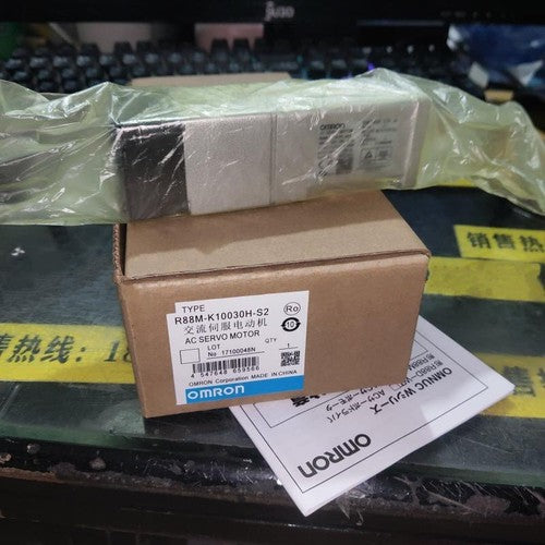 1PC OMRON Servo Motor R88M-K10030H-S2 R88M-K10030H-S2