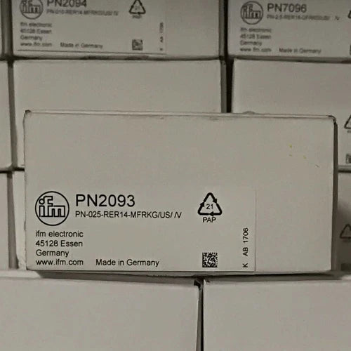 1PC IFM PN2093 Pressure Sensor PN2093 In Box ping