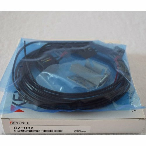 one KEYENCE CZ-V21AP+CZ-H32 laser sensor spot stock