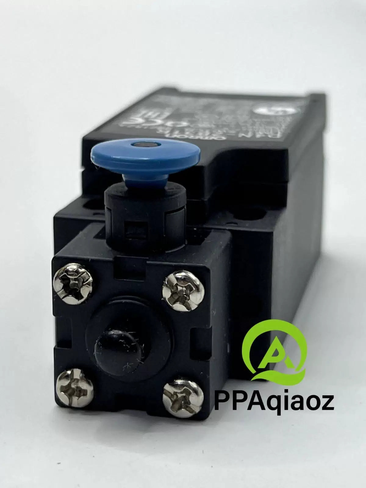 1PCS OMRON limit switch D4N-2B31R [4]