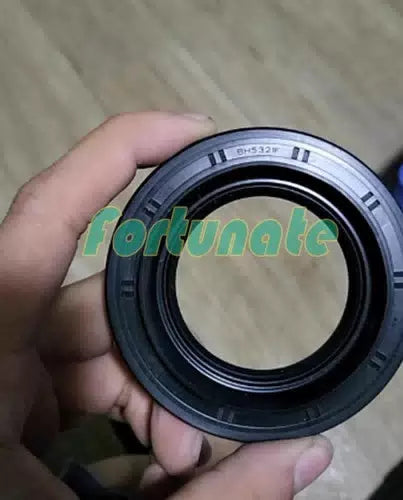 1PC  FOR NOK BH5321F front differential oil seal 47X80.1X10/16.5mm [1]