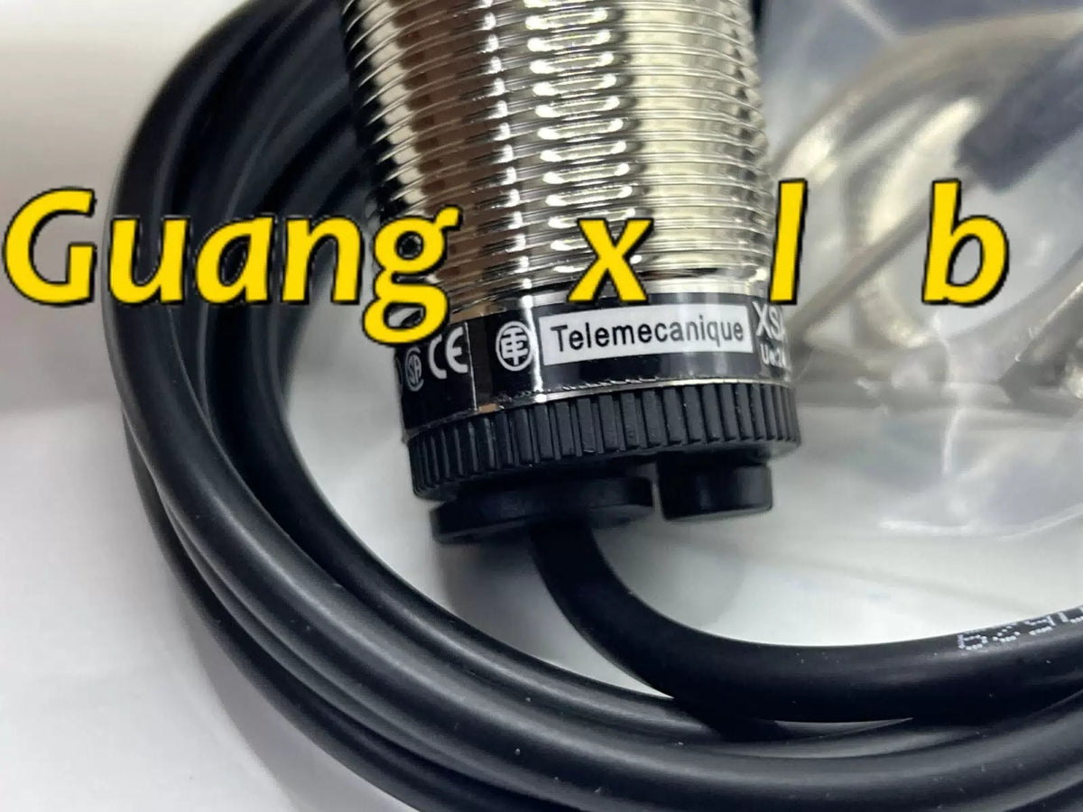 1pcs Schneider Proximity switch XSAV11801TF [3]