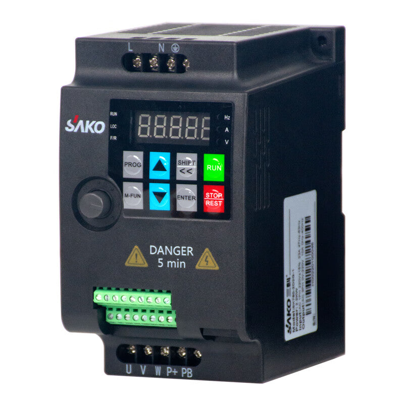 SAKO three-phase 0.75KW 780 series mini universal inverter; multiple protection, three-core processing technology; SKI780-0D75G-4