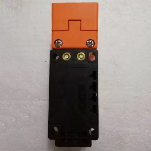 One IFM IV5004 Inductive Sens [4]