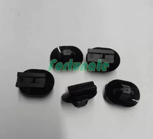 QTY:100  Securing snap wire harness clip 2299824-3 [1]