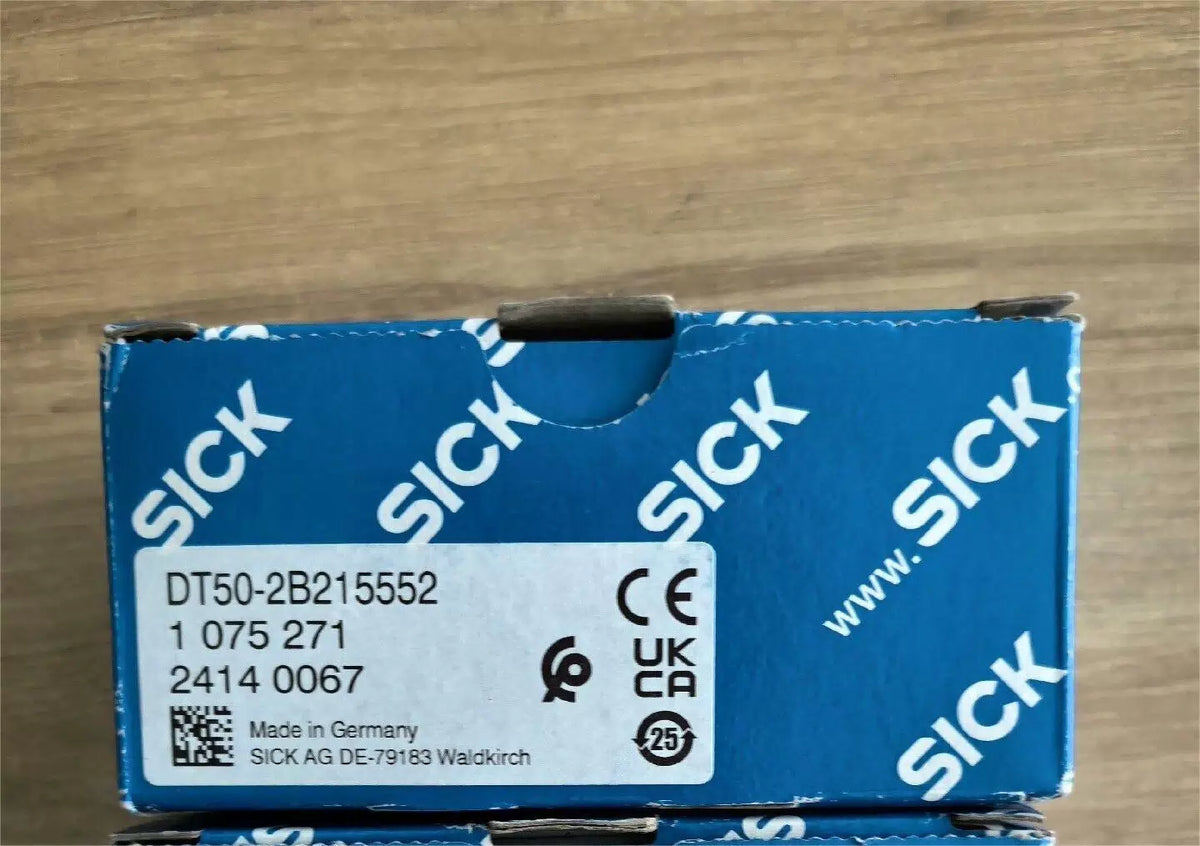 SICK DT50-2B215552 1075271 SENSOR /UPS [1]