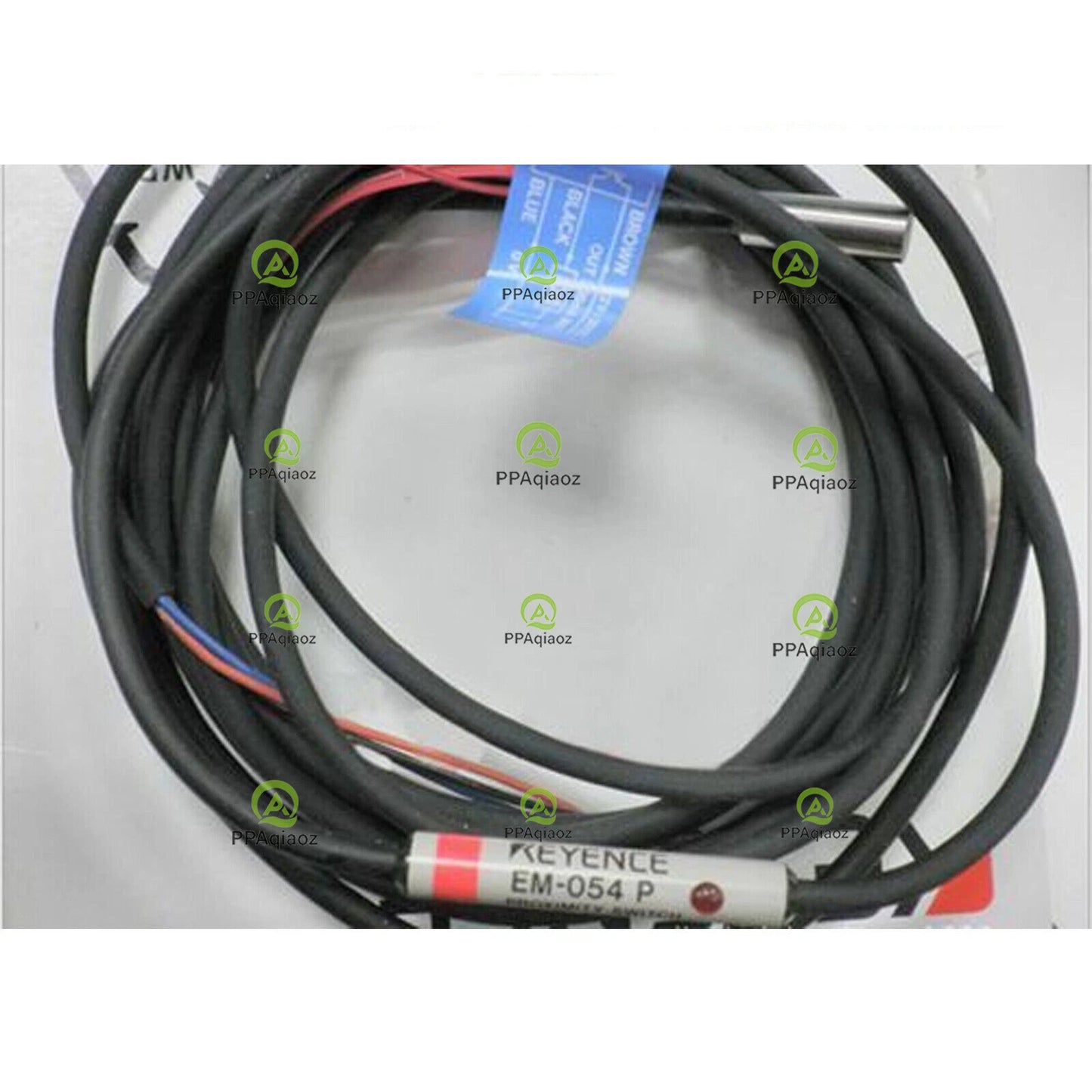 1Pcs  Keyence EM-054P Proximity Sensor Switch EM054P