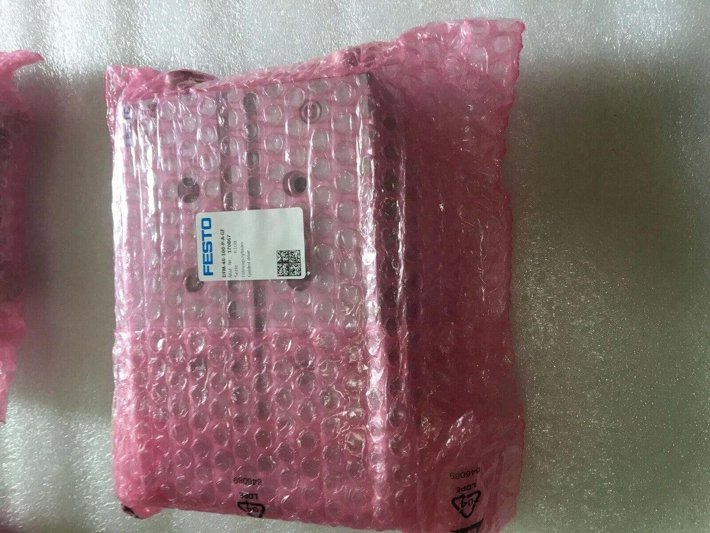 One Festo DFM-40-100-P-A-GF 170867 Cylinder ping