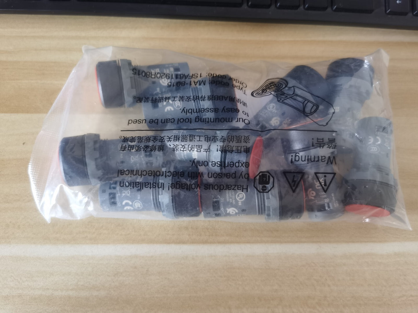 10PCS/1Bag  ABB CP1-10R-02 1SFA619100R1051 PushButton Switches Red