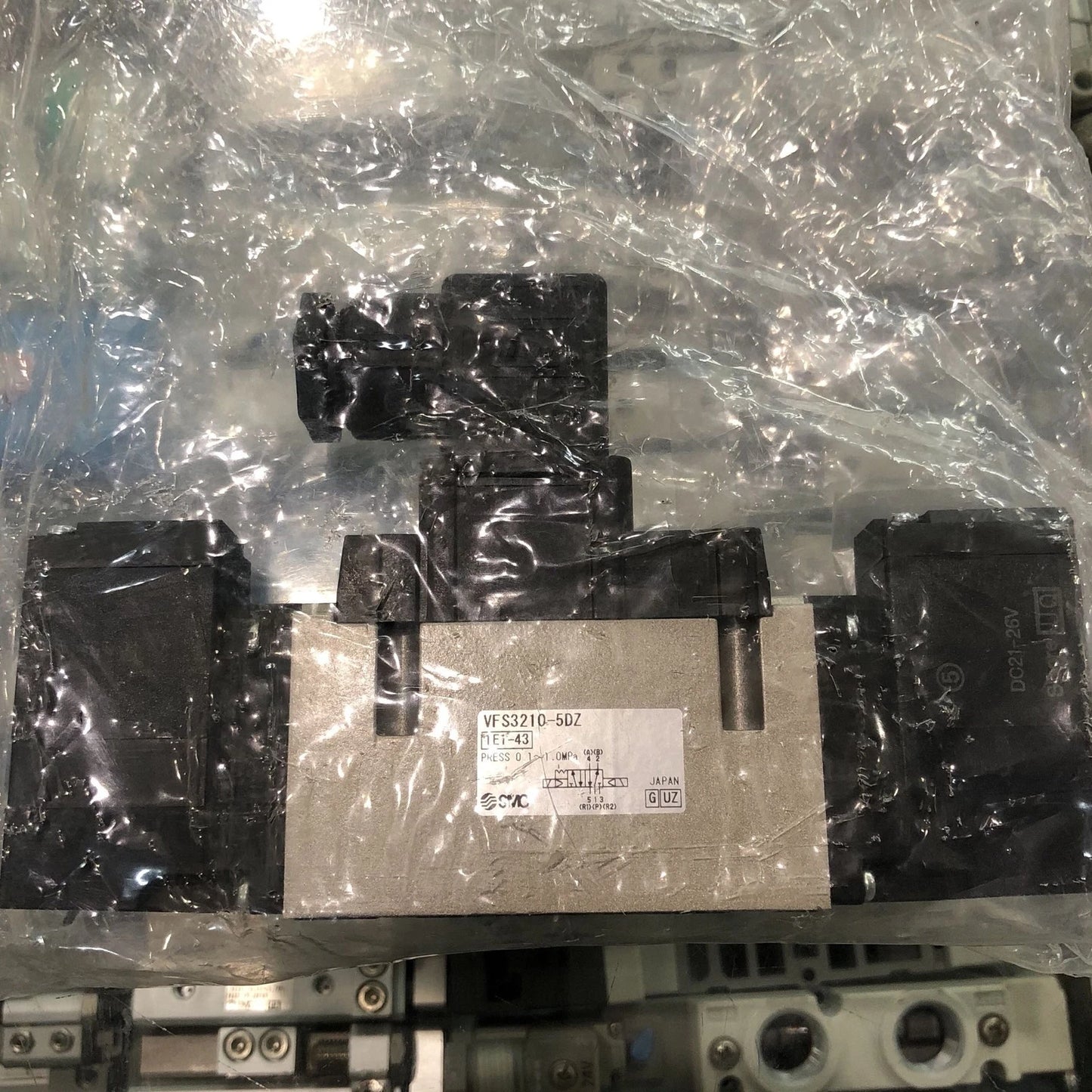 1PC  SMC Solenoid Valve VFS3210-5DZ Quality assurance #P