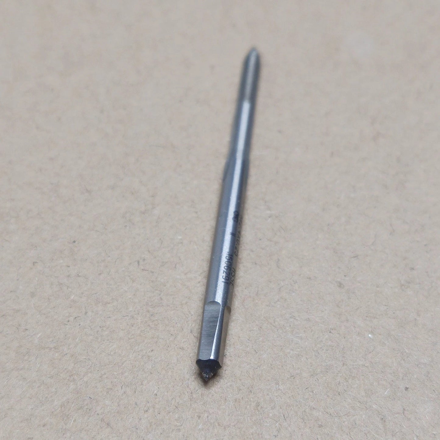 1pc  right hand Plug Tap Thread Threading Tool HSS M2.4 X 0.25mm