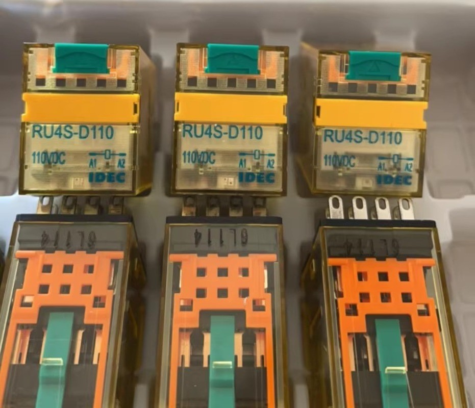 10pcs IDEC Relay  RU4S-D110