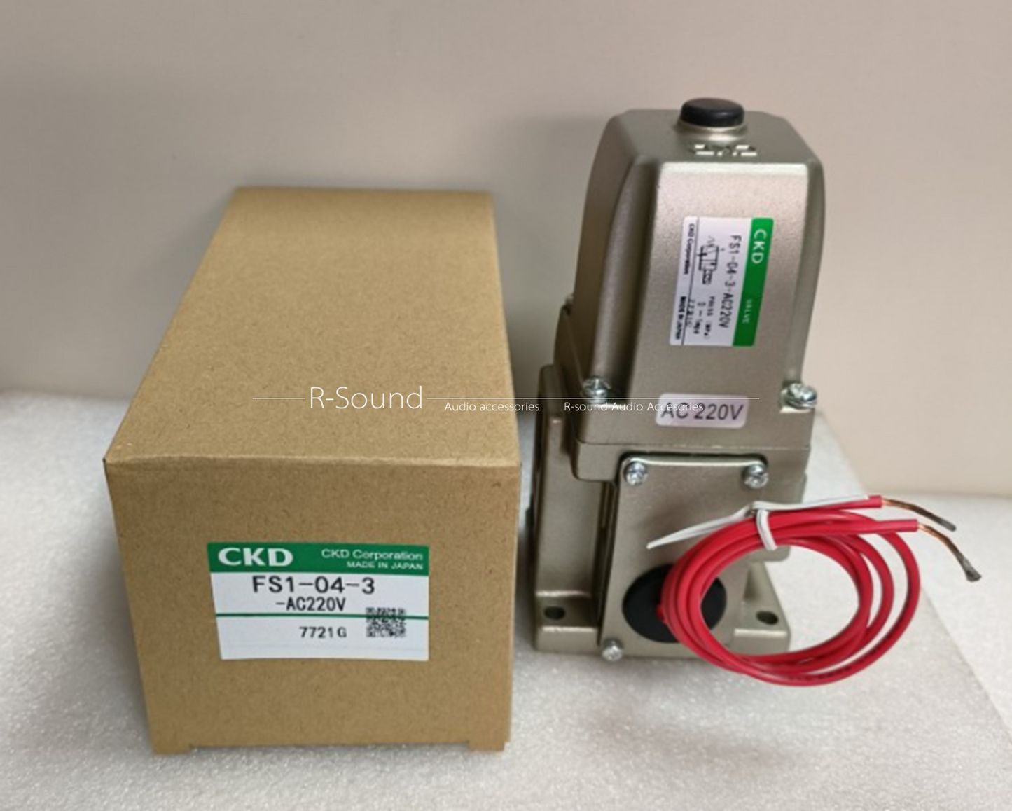 1PC CKD FS1-04-3-AC220V Solenoid valve  FS1-04-3 AC220V Fast delivery