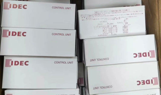 1pcs IDEC Button Switch  HW1B-V401R-EMO