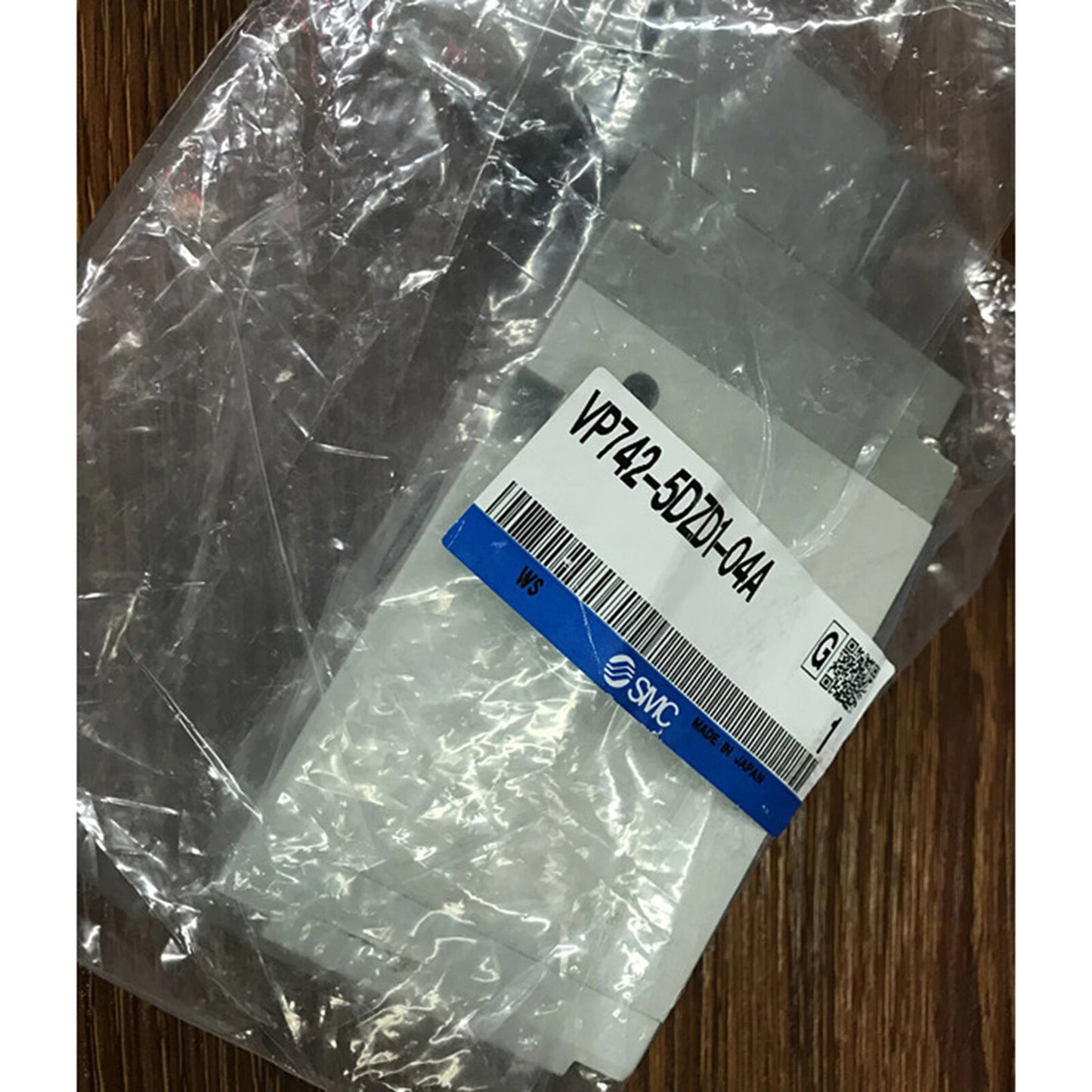 1pc  SMC solenoid valve VP742-5DZD1-04A Quality assurance #P