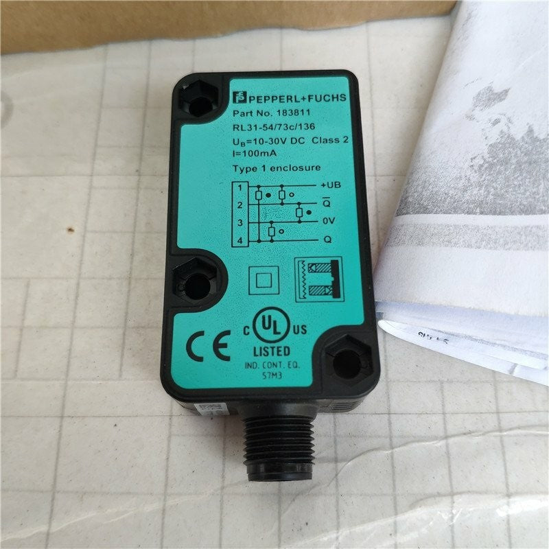 1PC  Pepperl+Fuchs Photoelectric Sensor RL31-54/73C/136 Free Shipping