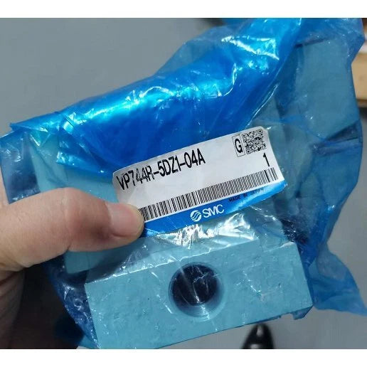 1piece  SMC VP744R-5DZ1-04A Solenoid Valve Free shipping #P