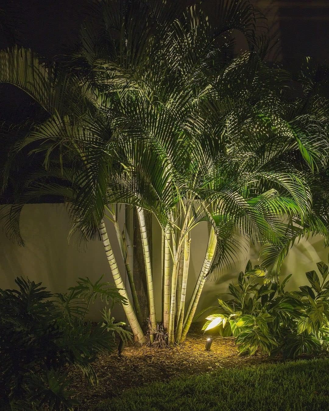 12V Cast Brass Outdoor Spotlight - 5W 400 Lumen MR16 LED, Bronze