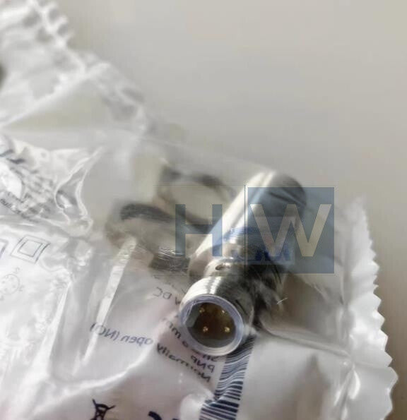 1Pcs  BES008L Inductive Proximity Switch BES M18MI-PSC80B-S04G Sensor