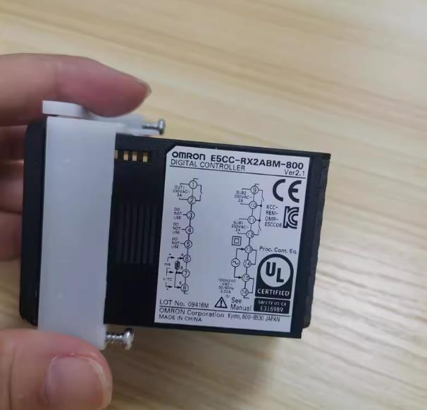 1PC Omron Temperature Controller E5CC-RX2ABM-800