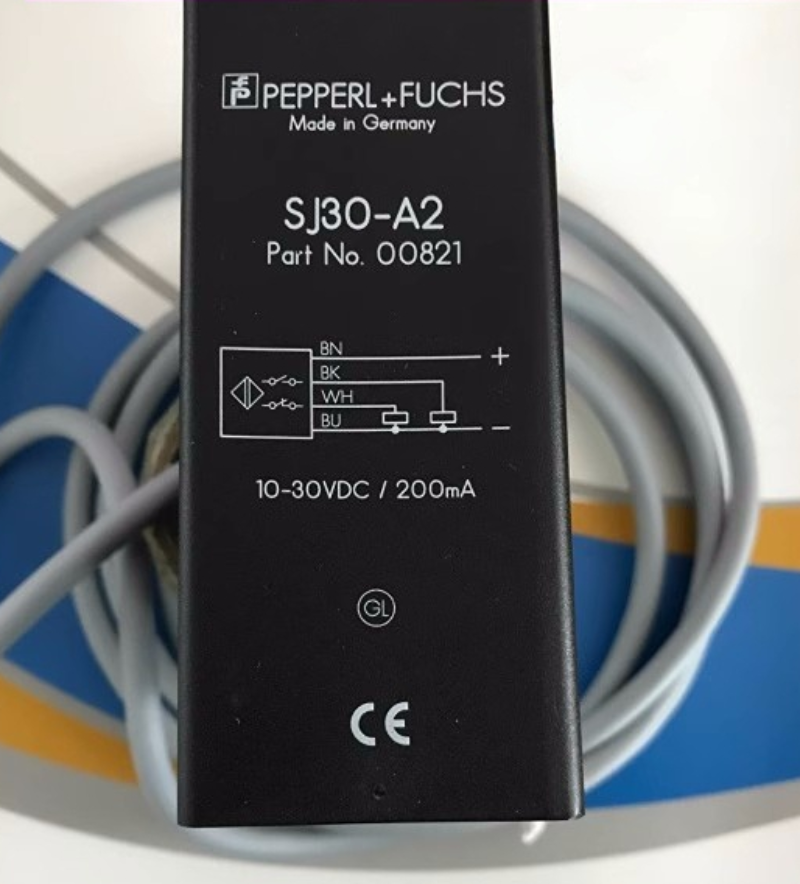1pcs PEPPERL+FUCHS Sensor SJ30-A2