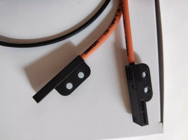 OMRON E32-T16PR Fiber Optic Sensor